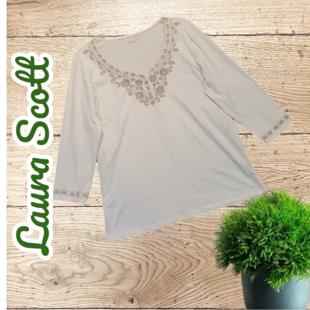 LAURA SCOTT SZ L WHITE TOP W TAN EMBROIDERY 3 BUTTON NECK OPENING TOP 3/4 SLEEVE